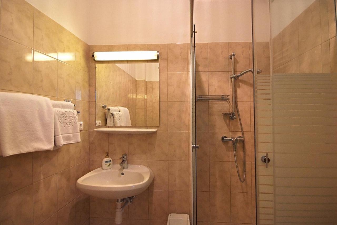 Centrum Apartmanhaz Pécs Zimmer foto